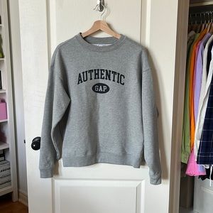 EUC mens authentic gap crewneck in size S